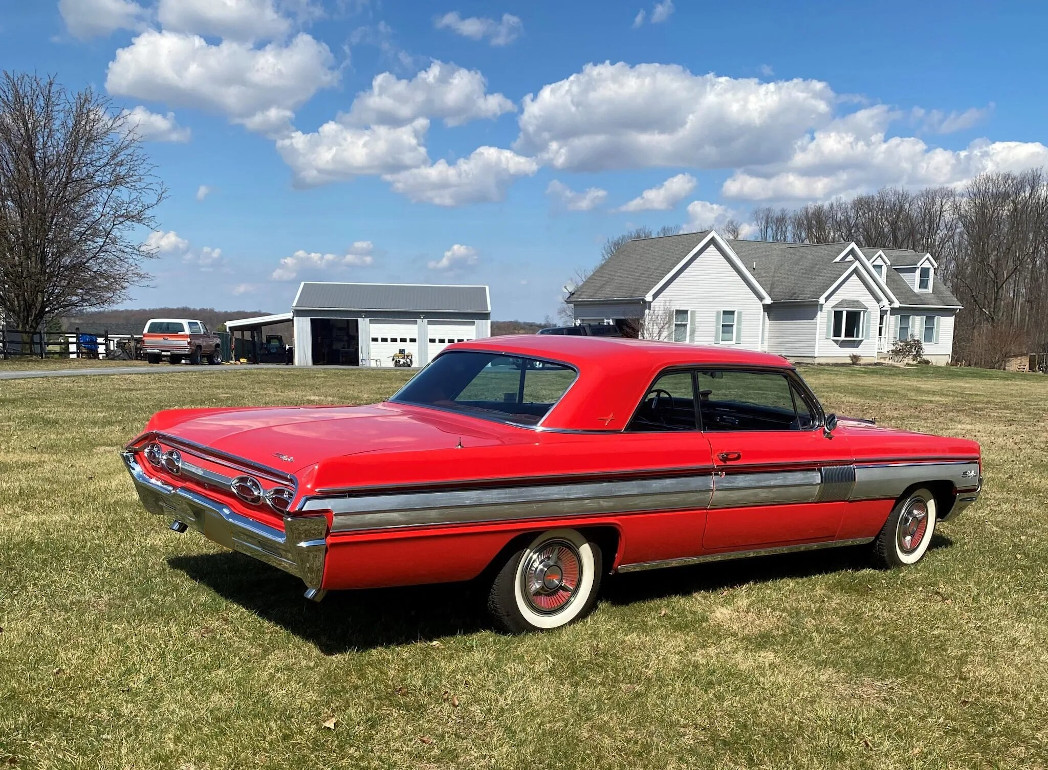 1962 Oldsmobile Starfire Hardtop Coupe 394CI V8 - Muscle Vintage Cars