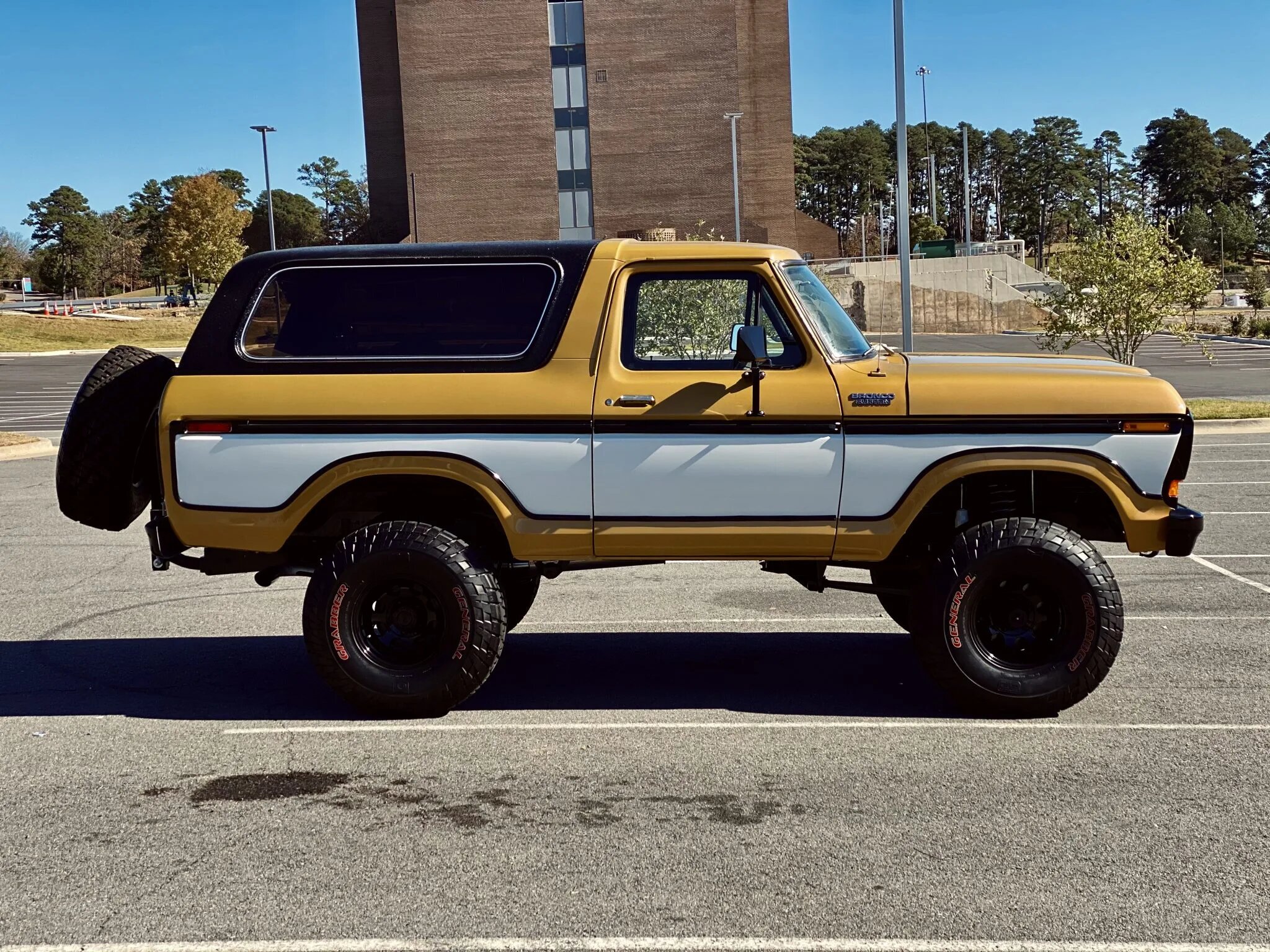 1979 Ford Bronco 4WD 400CI V8 - Muscle Vintage Cars