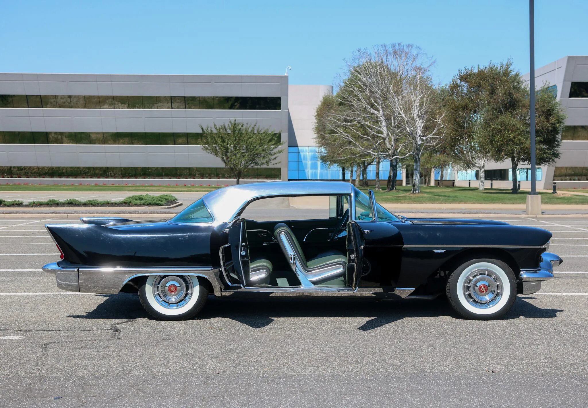 1957 Cadillac Eldorado Brougham 365 V8 – Muscle Vintage Cars