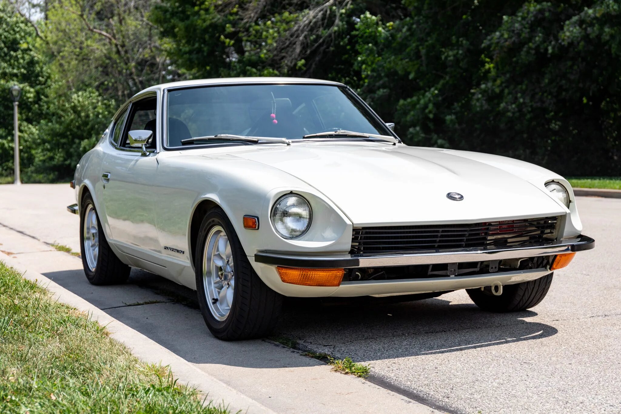 1972 Datsun 240z White Coupe – Muscle Vintage Cars